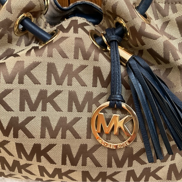 Michael Kor’s Signature Canvas East West Ring handle Handbag - Picture 3 of 7